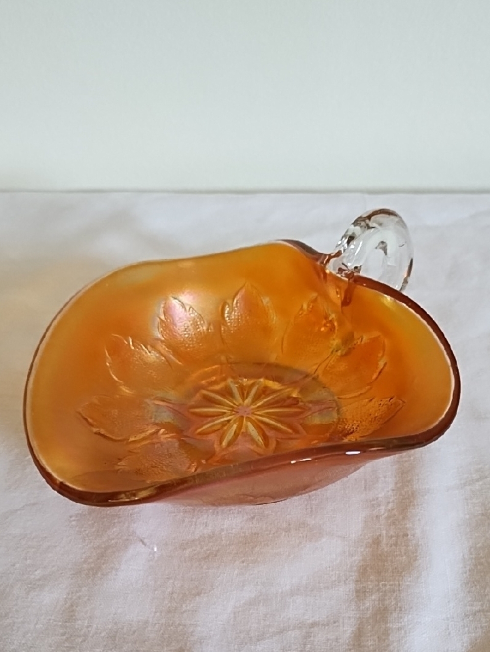 DUGAN CARNIVAL GLASS - NAPPY CANDY DISH LEAF RAYS PATTERN. MARIGOLD COLOR